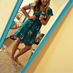American eagle dress size 8 with flowers, teal color